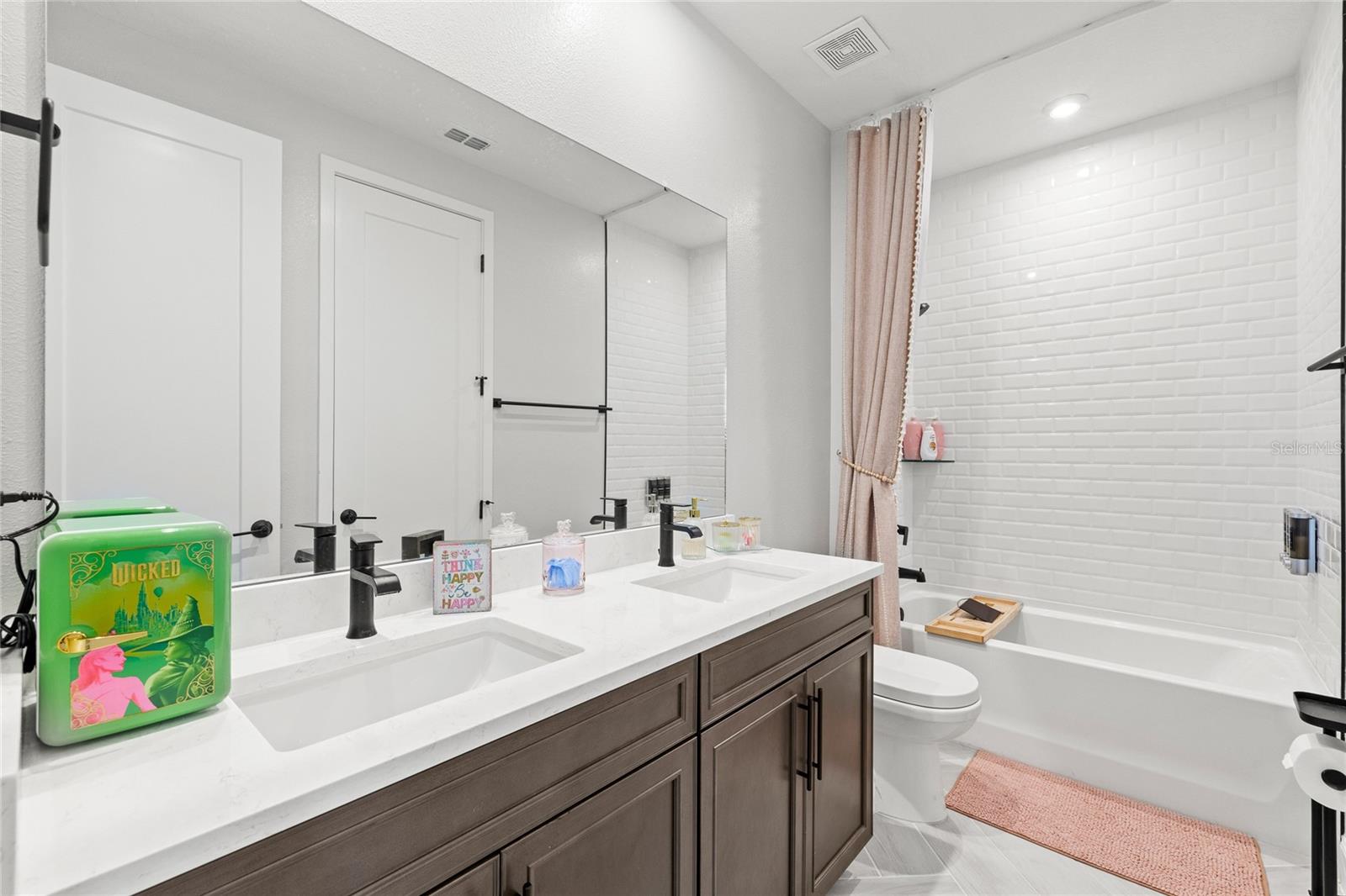 CELEBRATION ISLAND VILLAGE PH 1B - Residential