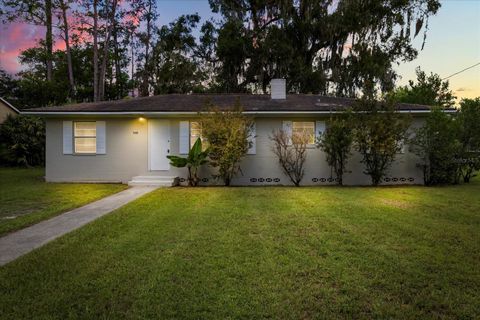 Photo of 930 NE 14th Avenue, Ocala, FL 34470 (MLS # O6336340)