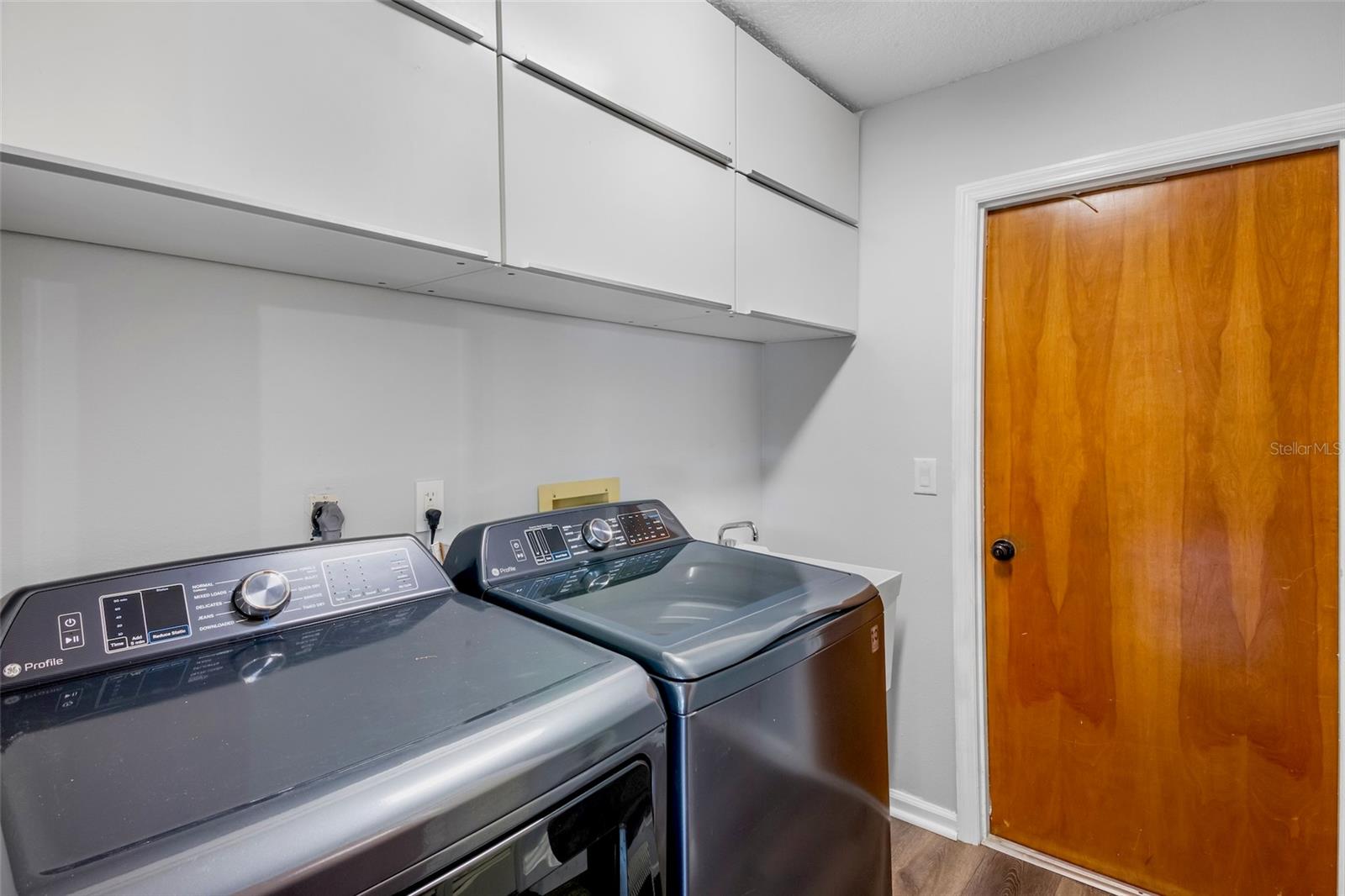 COLONIAL OAKS - Residential