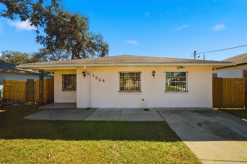 Photo of 1324 W Nassau Street, Tampa, FL 33607 (MLS # TB8472504)