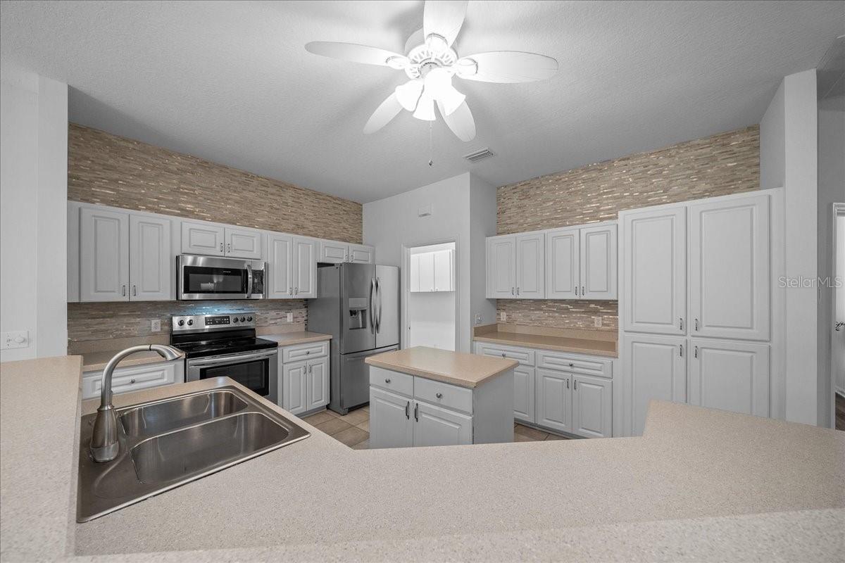 OCALA PALMS UN 09 - Residential Lease