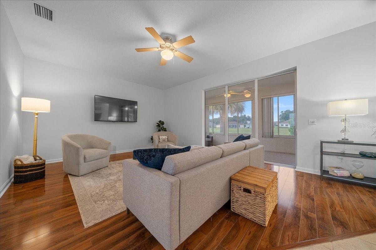 OCALA PALMS UN 09 - Residential Lease