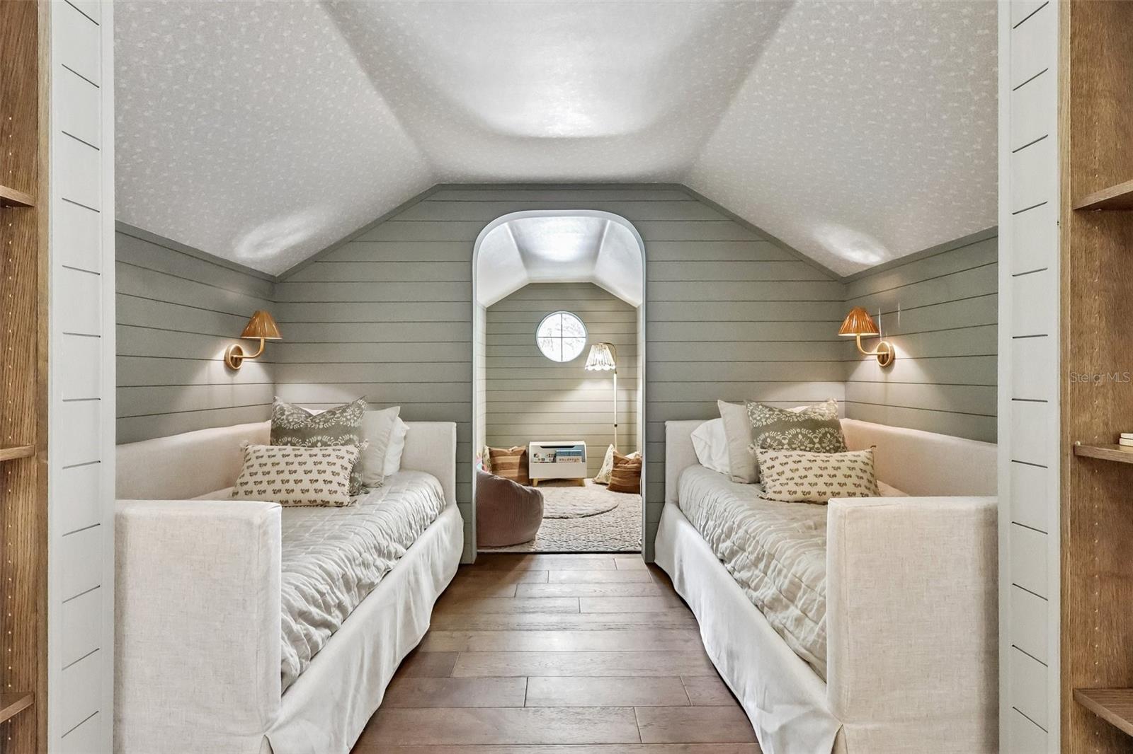 KEENES POINTE - Residential