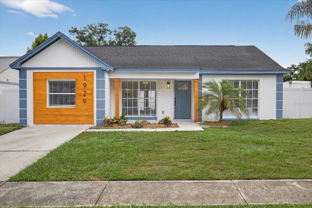 Photo of 1929 Crown Park Drive, Valrico, FL 33594 (MLS # TB8430813)