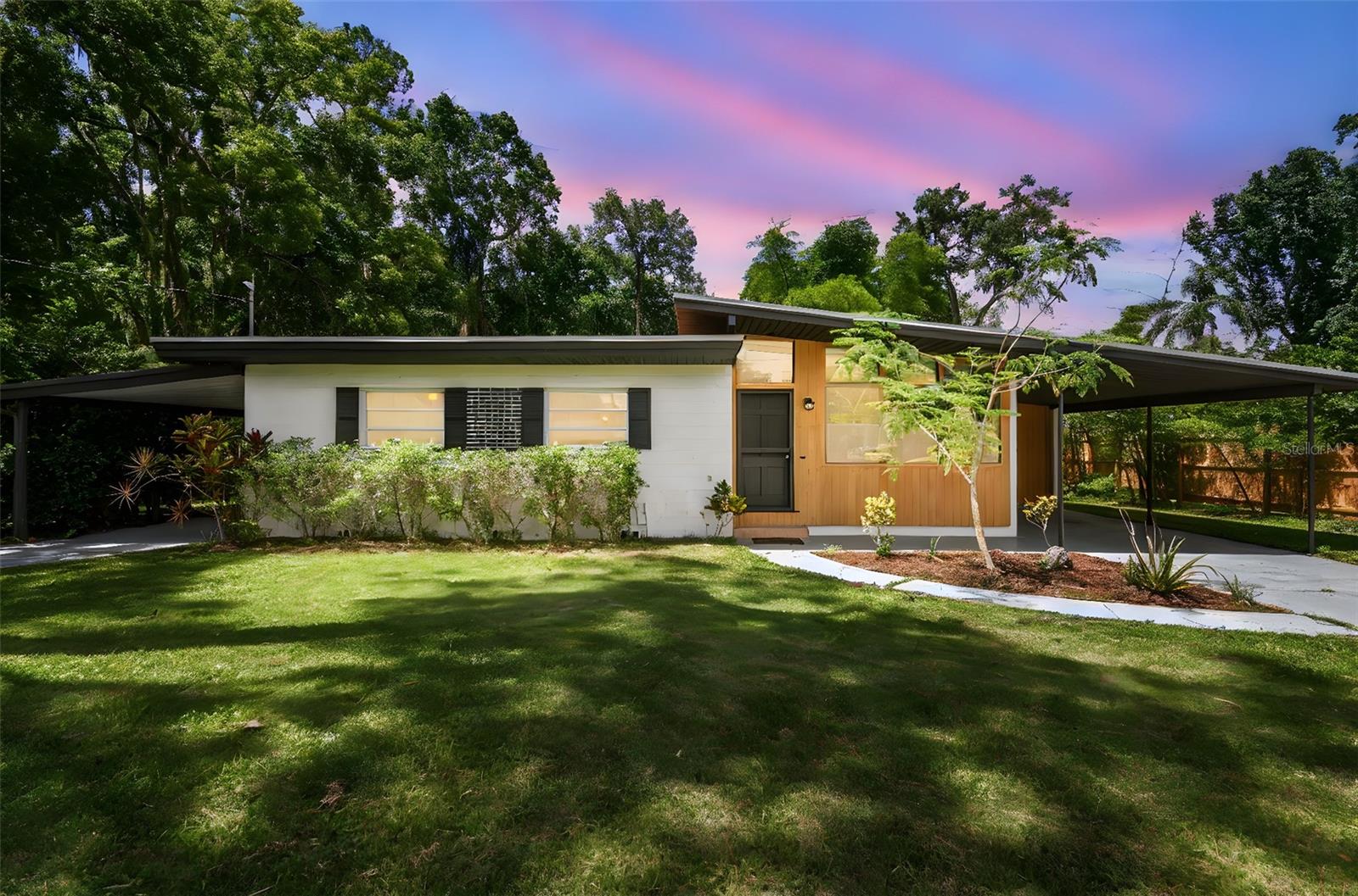 1402 E MIMOSA DRIVE