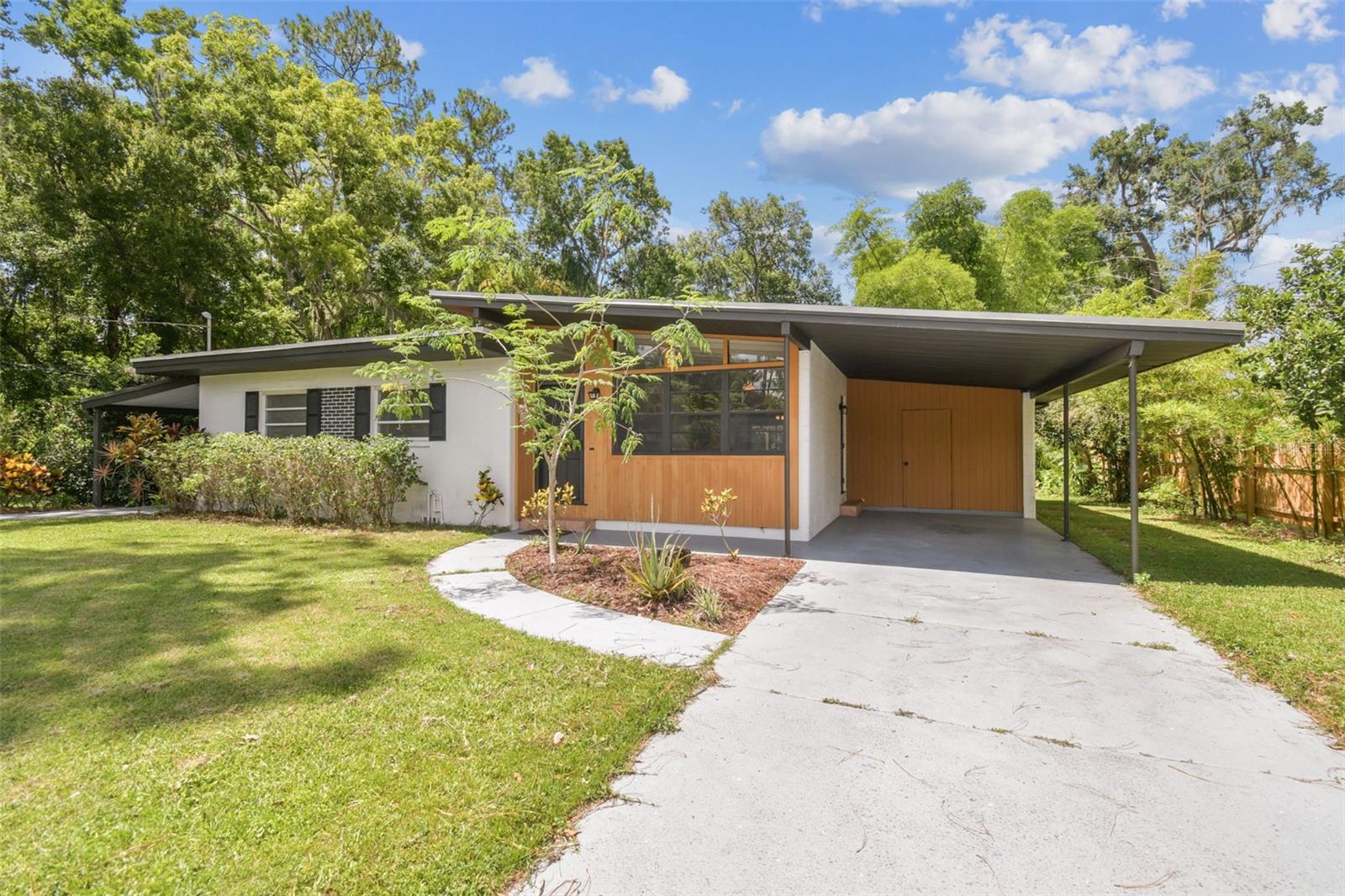 1402 E MIMOSA DRIVE