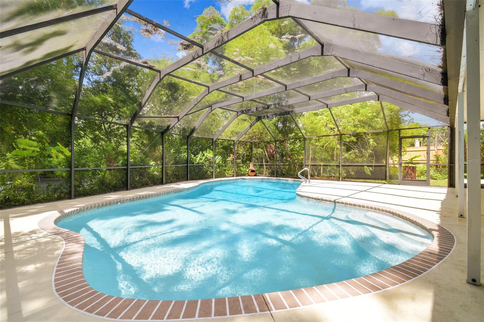 1402 E MIMOSA DRIVE