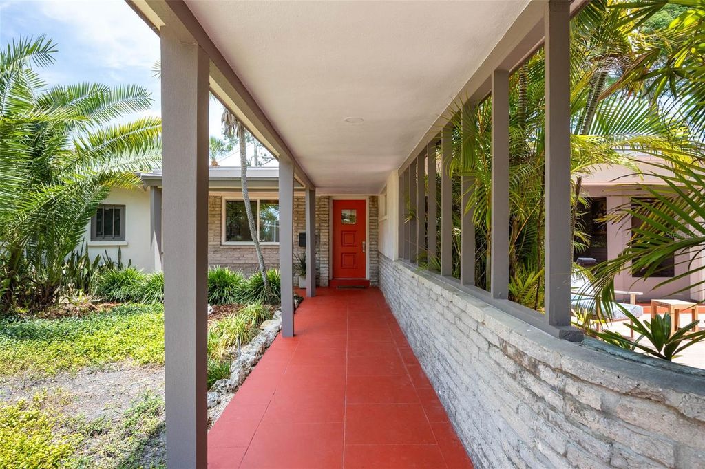 Photo of 6311 Bahama Shores Drive S, St Petersburg, FL 33705 (MLS # A4695040)
