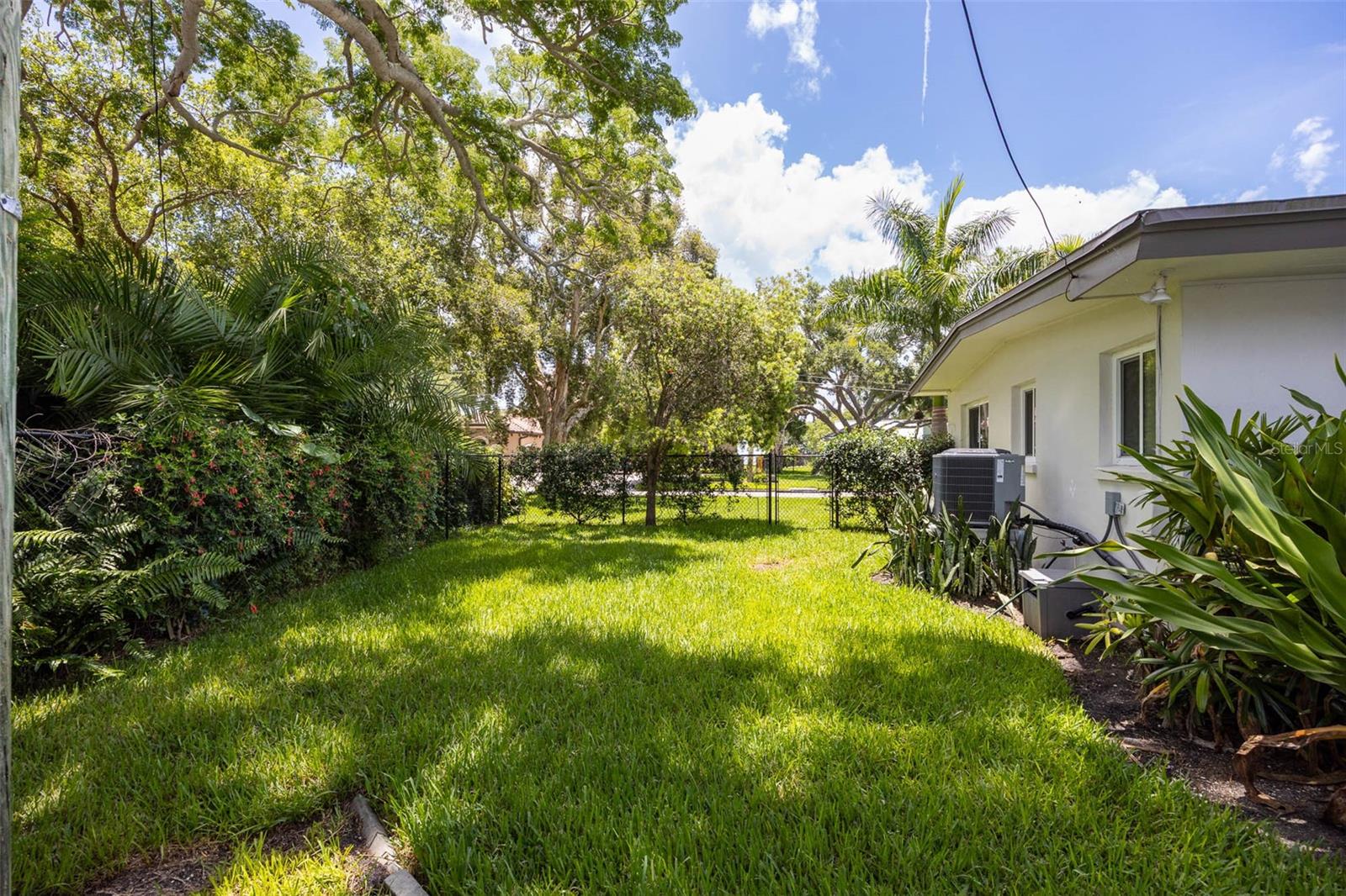 BAHAMA BEACH REP - Residential