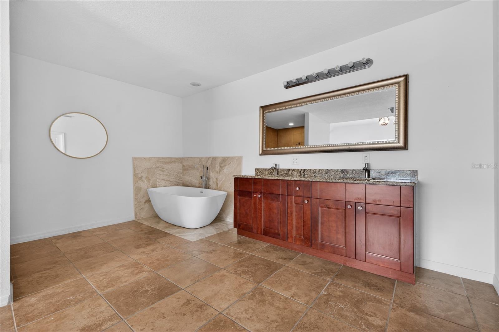 ROSEBURY PARK - Commercial Sale