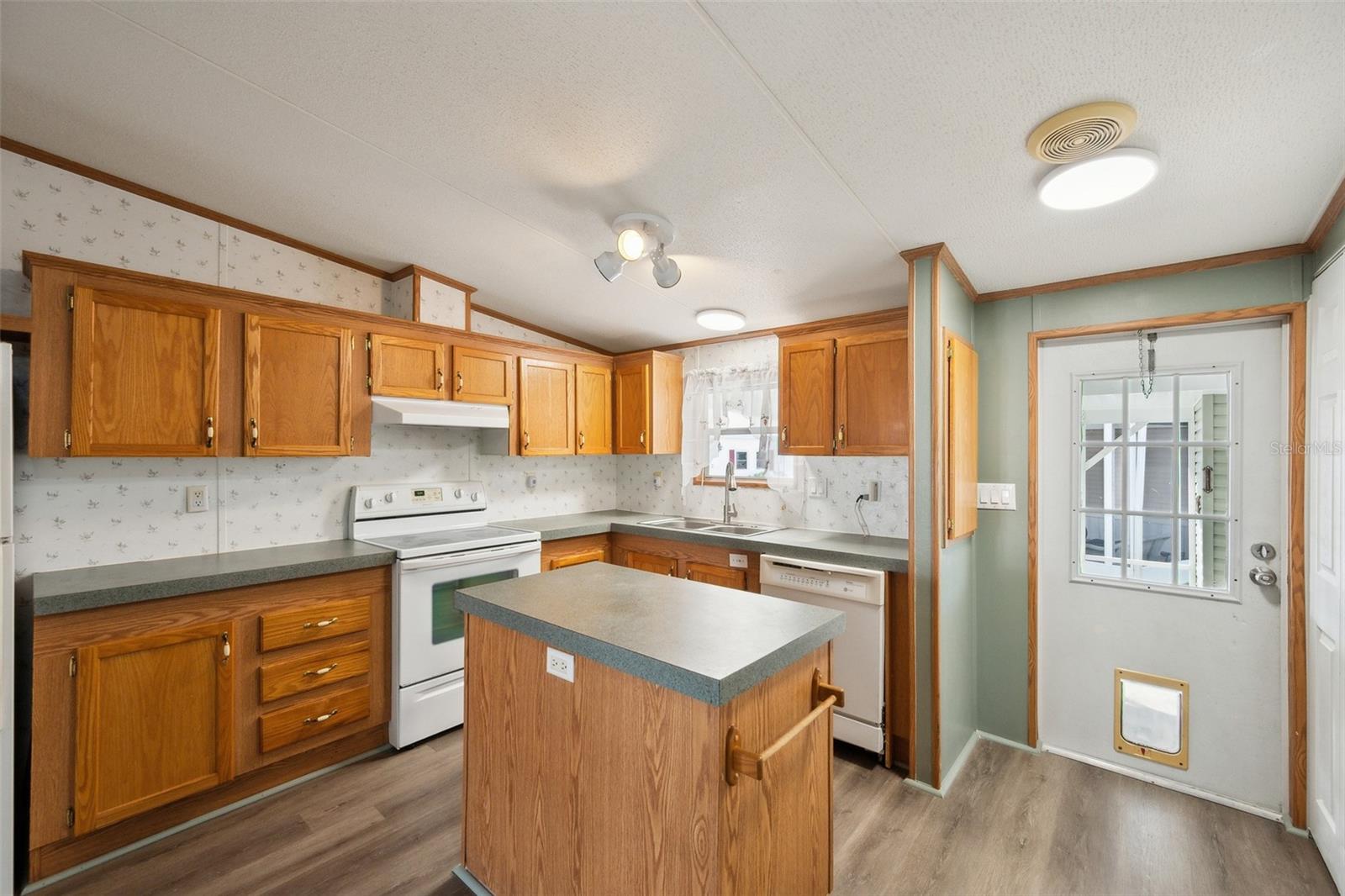 1000 KINGS HIGHWAY 104