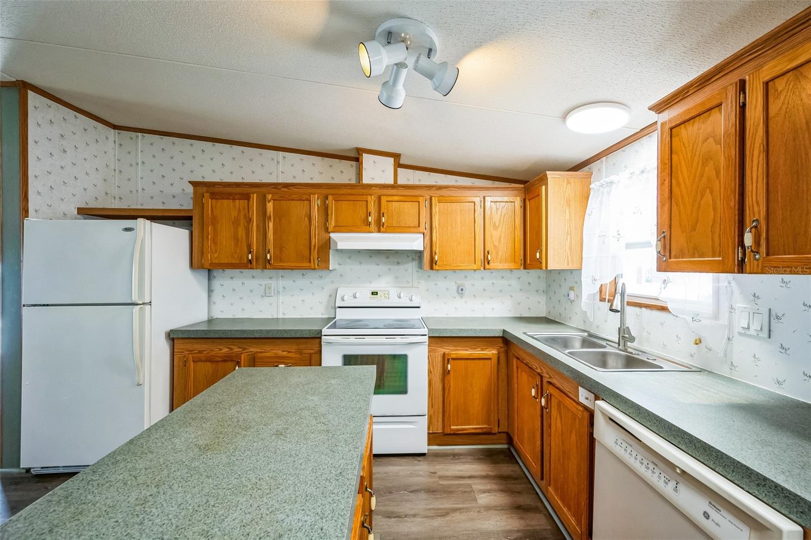 1000 KINGS HIGHWAY 104