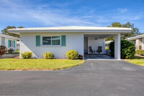 Photo of 1815 Roxane Way #65, Sarasota, FL 34235 (MLS # A4672162)