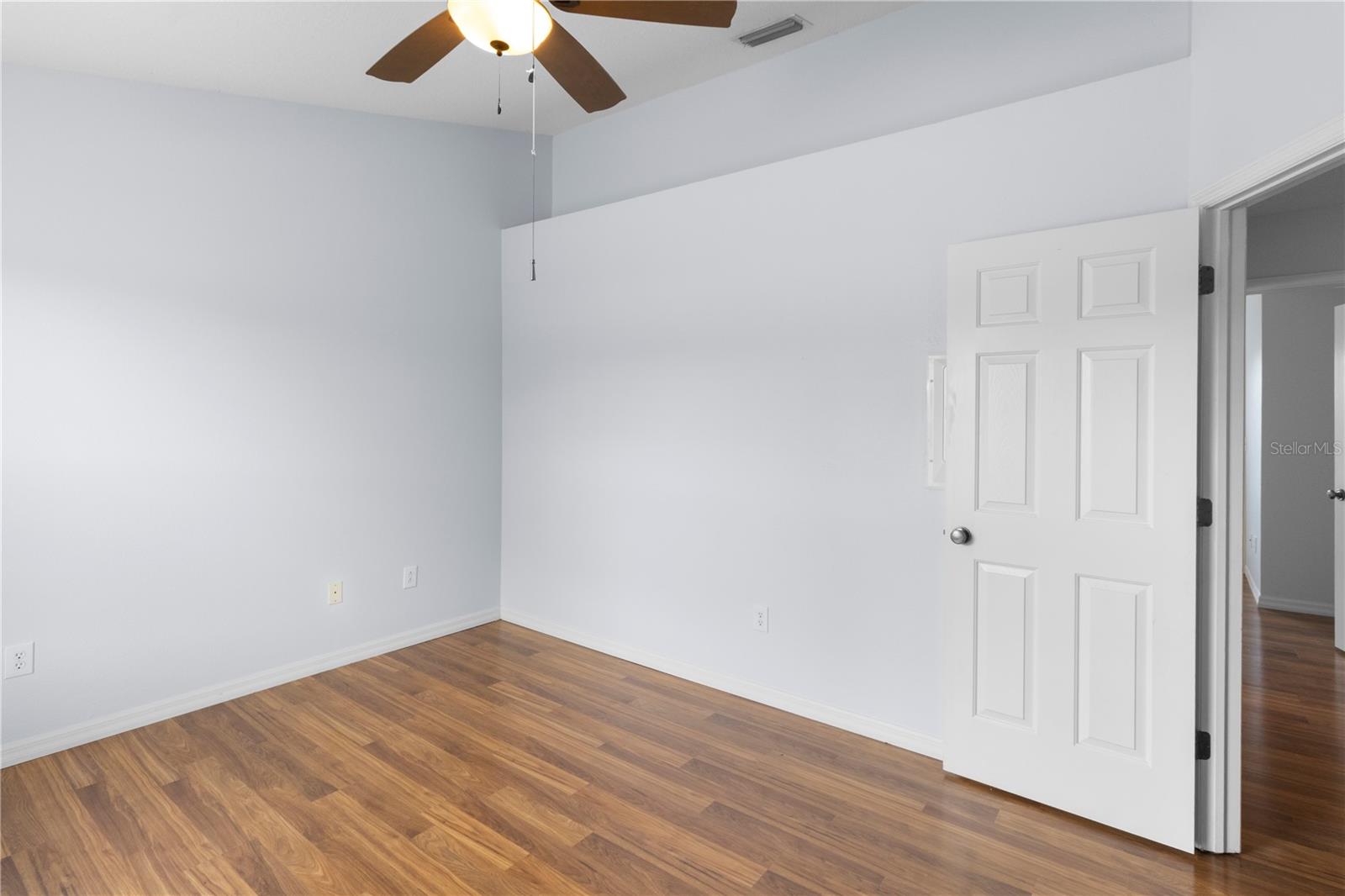 COUNTRY CHASE - Residential