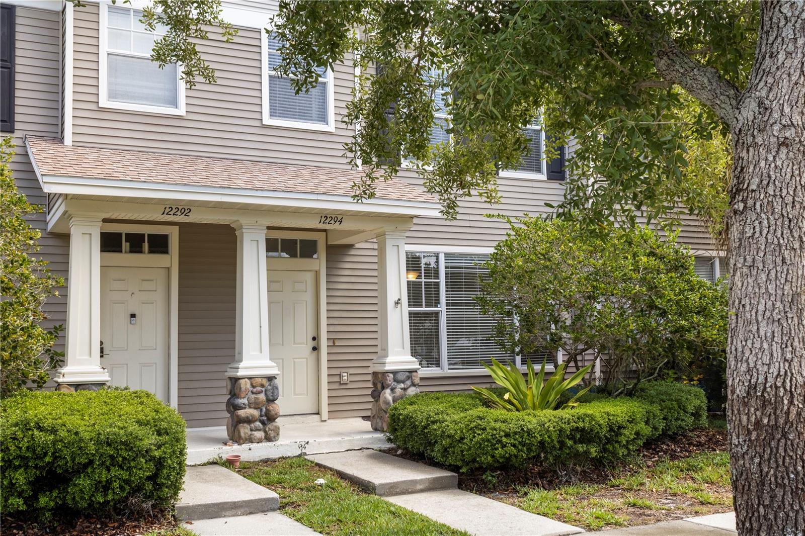COUNTRY CHASE - Residential