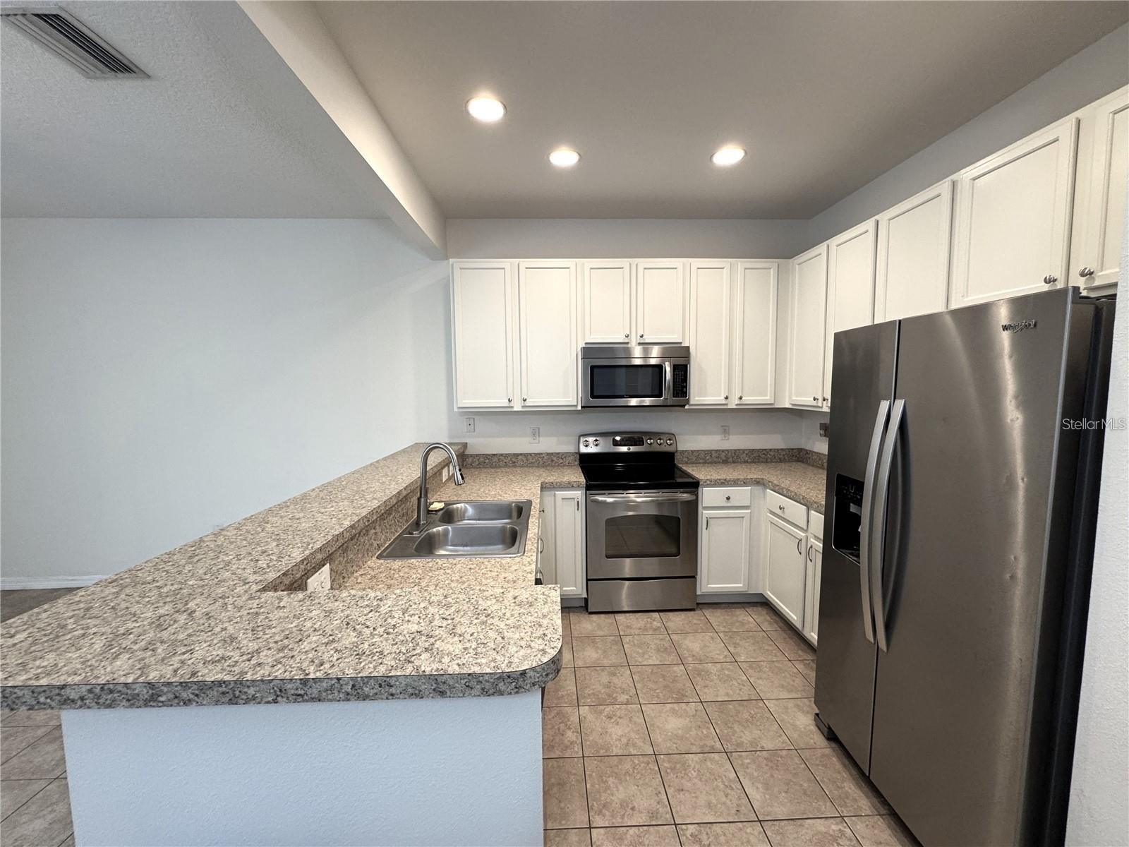 SAWGRASS VILLAGE - Residential Lease