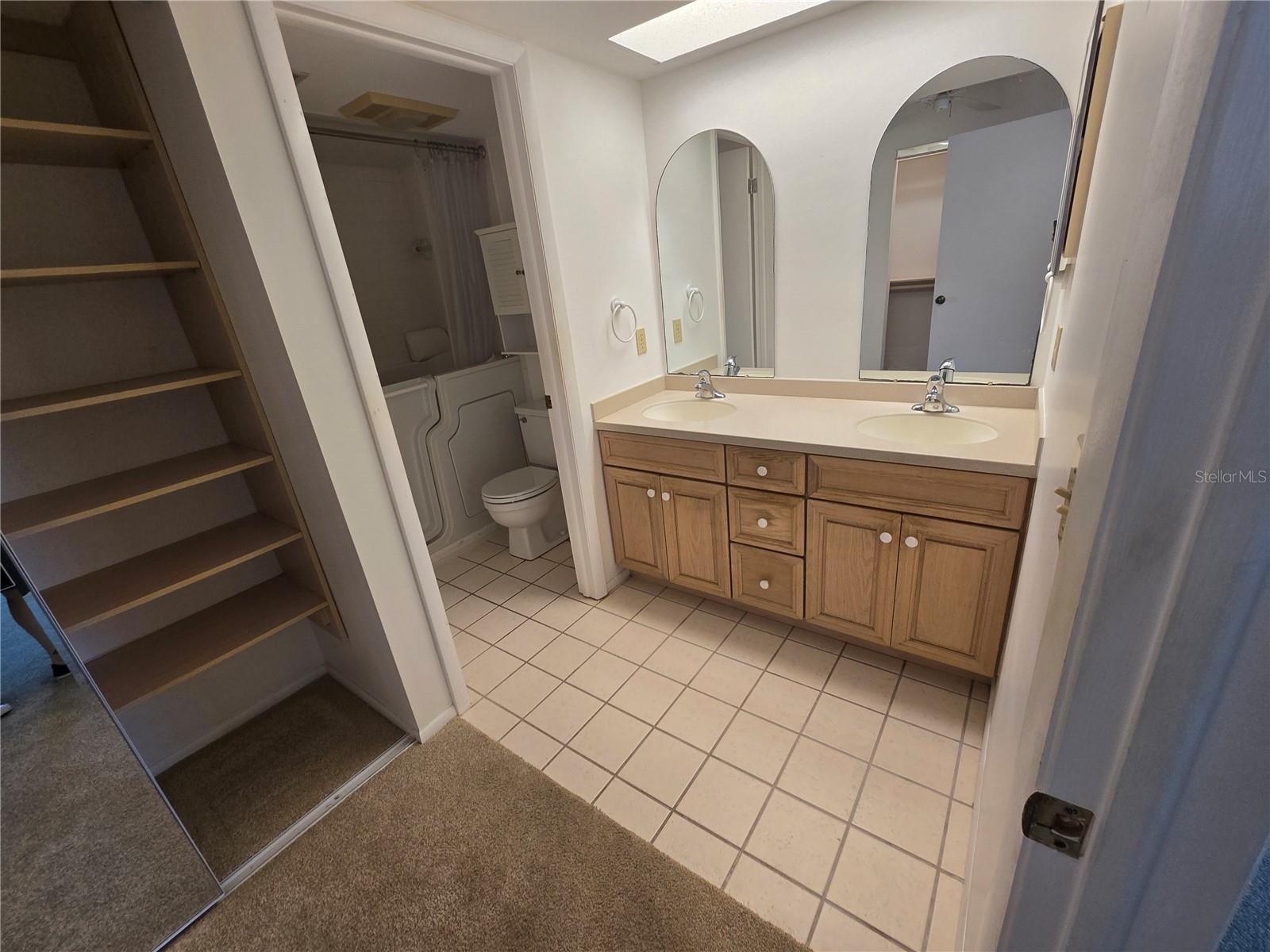 LOVERS OAK CONDO - Residential