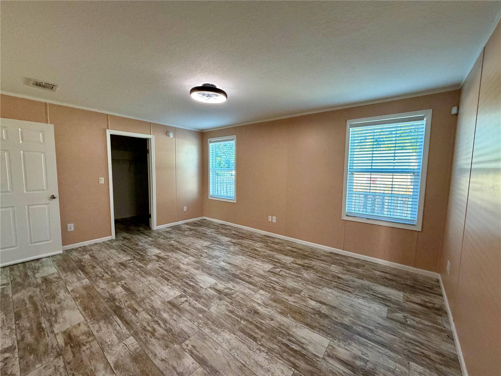 755 RIDGEWOOD RD