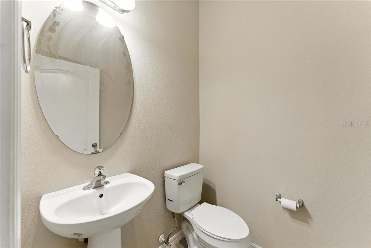 LAKESIDE VILLAS - Residential