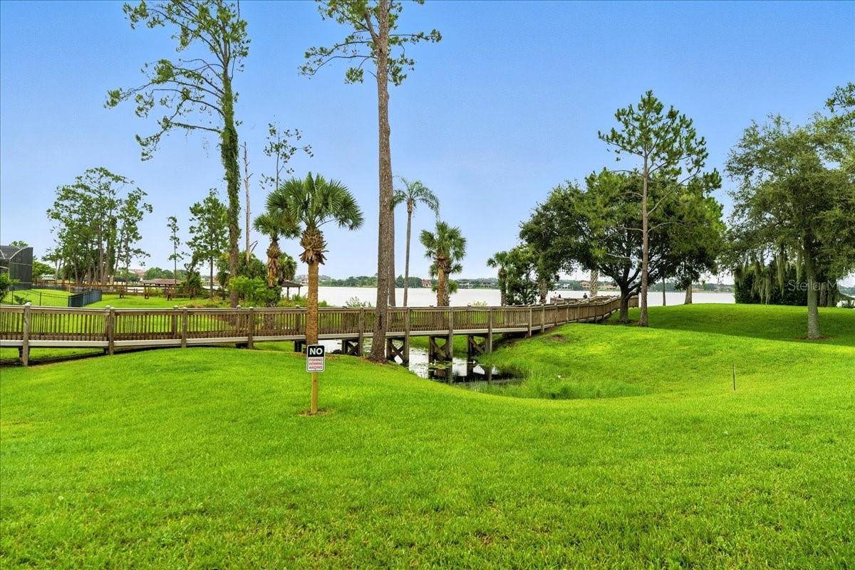 LAKESIDE VILLAS - Residential