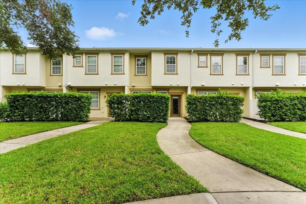 LAKESIDE VILLAS - Residential