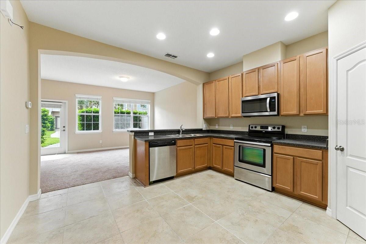 LAKESIDE VILLAS - Residential