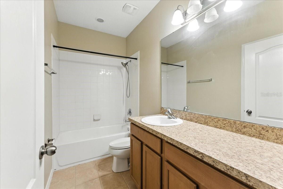 LAKESIDE VILLAS - Residential