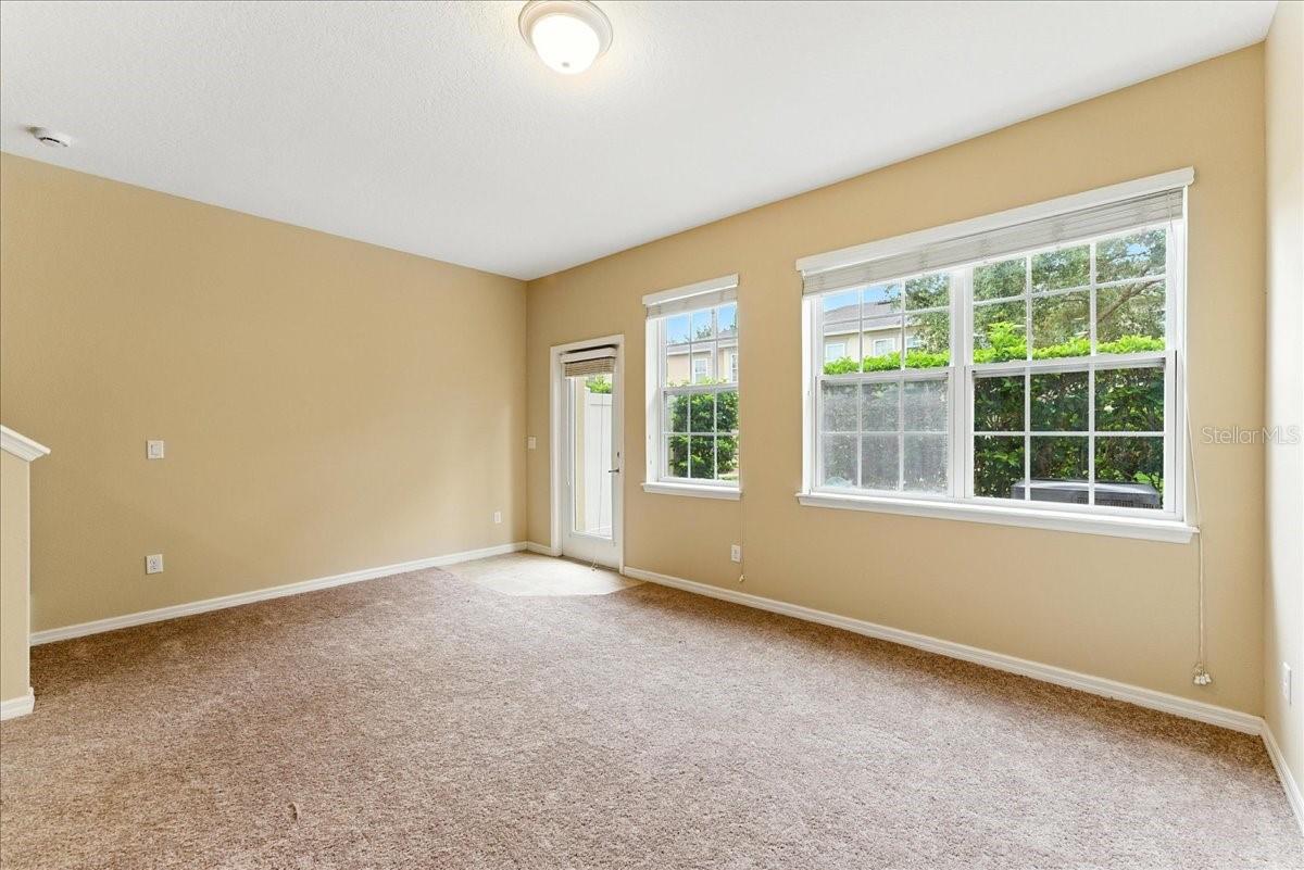 LAKESIDE VILLAS - Residential