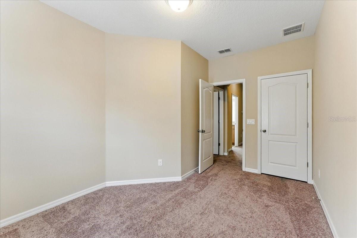 LAKESIDE VILLAS - Residential