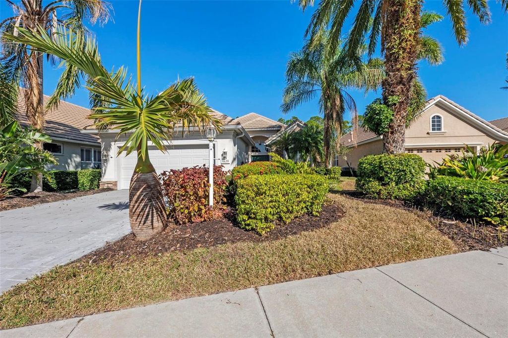 Photo of 6639 Pebble Beach Way, Lakewood Ranch, FL 34202 (MLS # A4679408)