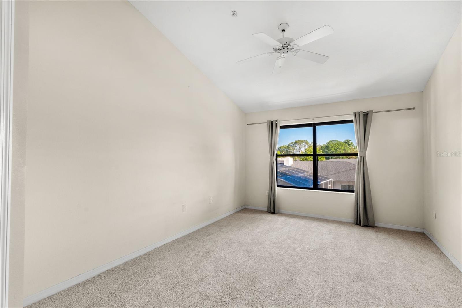 VILLAS LAKE DESTINY - Residential