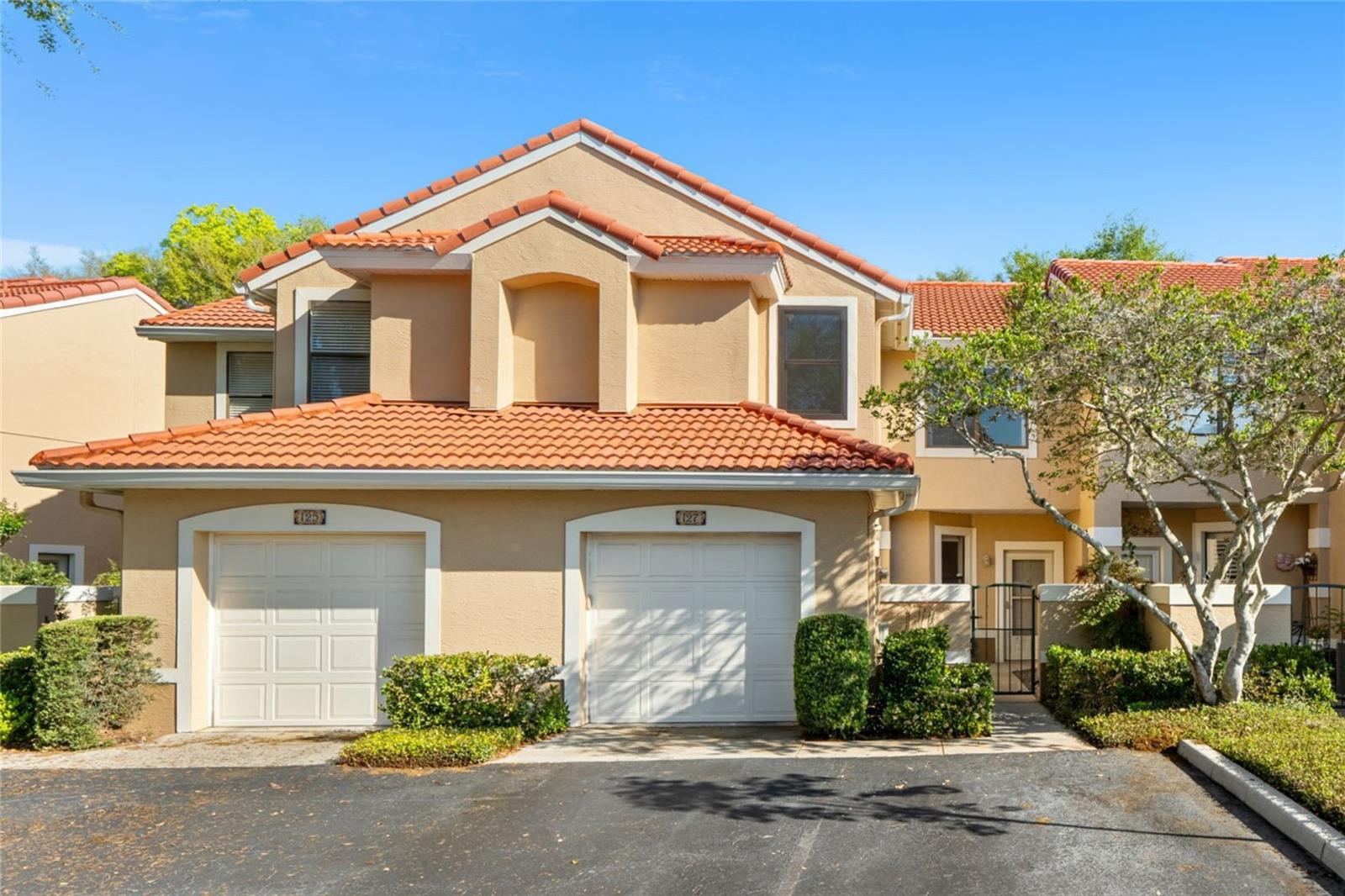VILLAS LAKE DESTINY - Residential