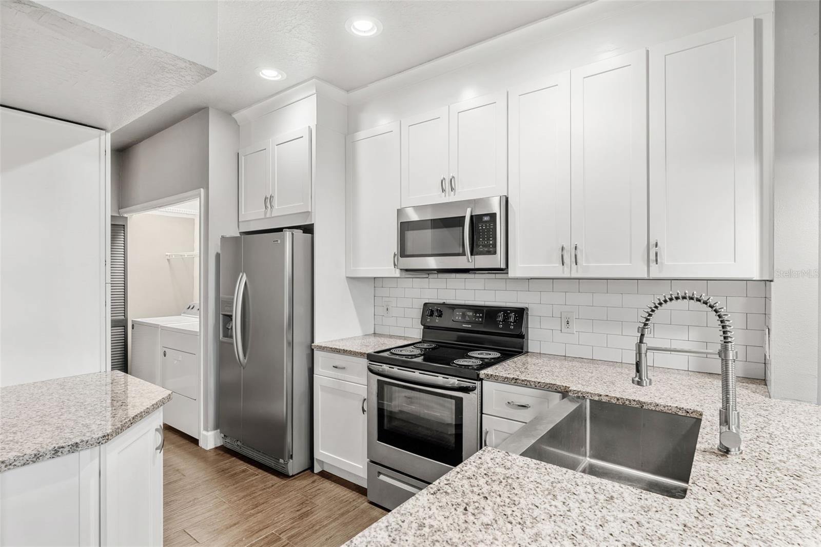 VILLAS LAKE DESTINY - Residential