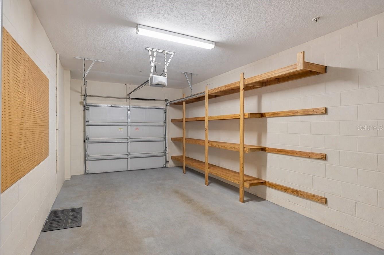 VILLAS LAKE DESTINY - Residential