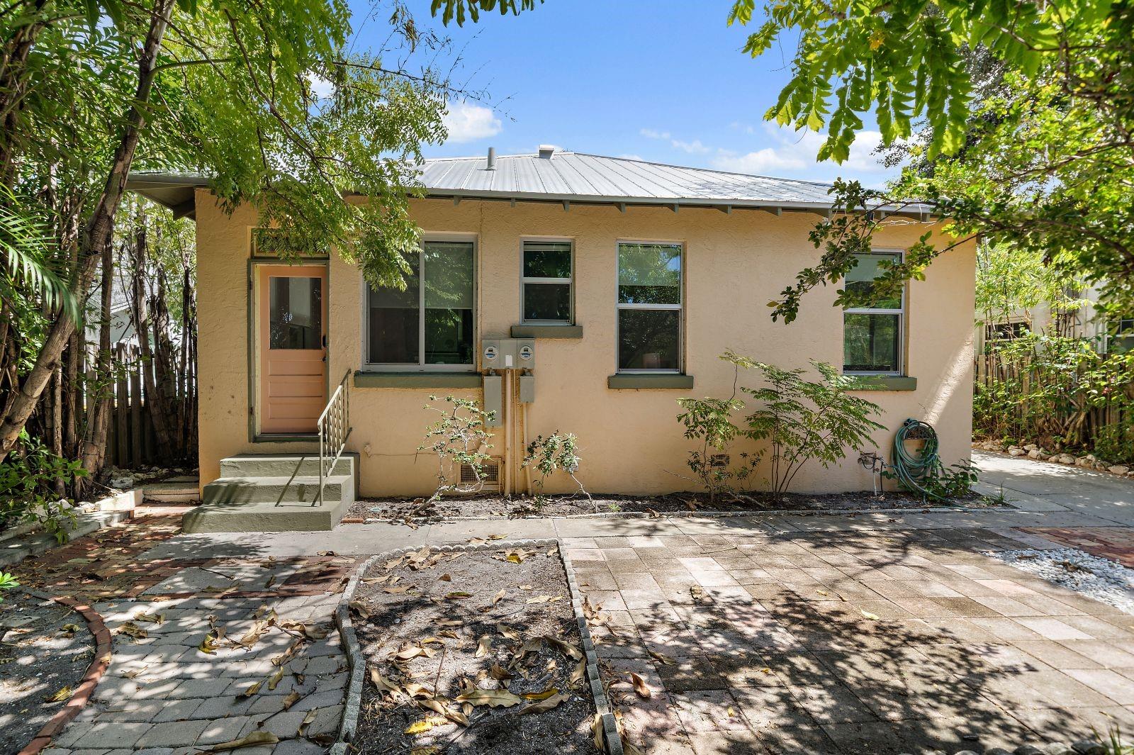 Photo 1 of 54 — 320 OHIO PLACE, SARASOTA, FL 34236