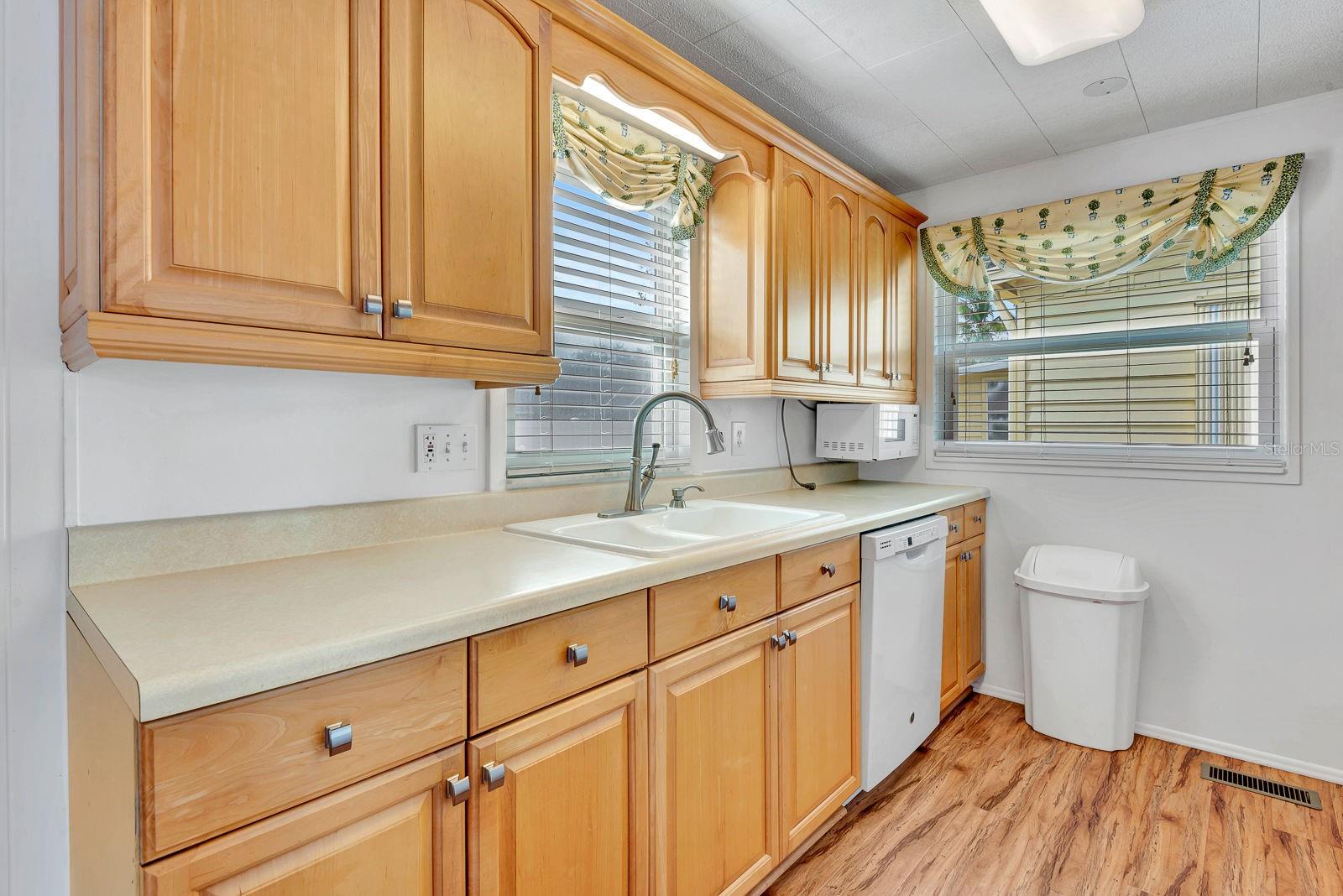 PALMA SOLA SHORES - Residential