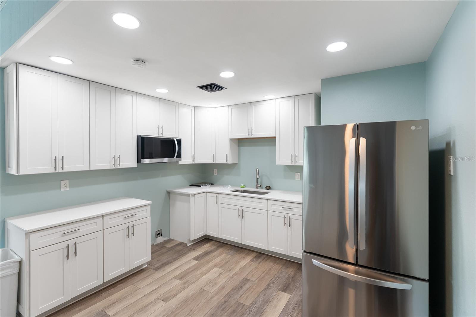 PALMA SOLA SHORES - Residential