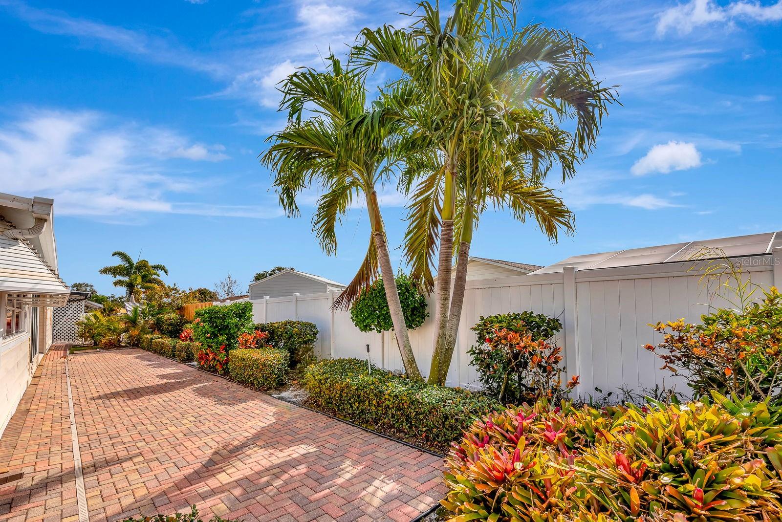 PALMA SOLA SHORES - Residential