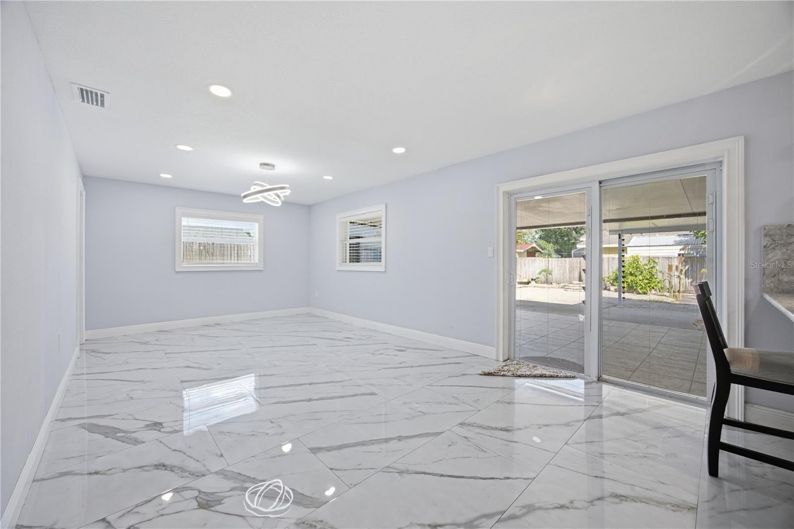 712 VIRGINIA LANE