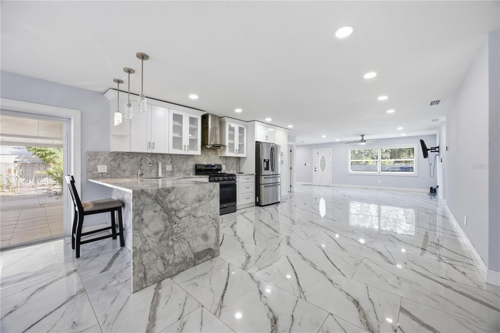 712 VIRGINIA LANE