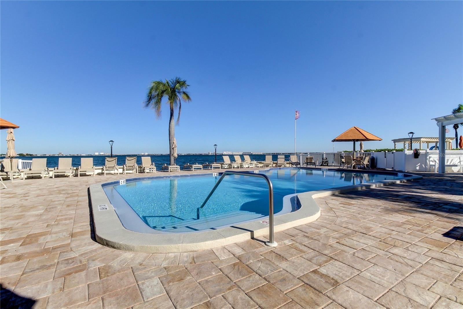 6265 SUN BOULEVARD 806