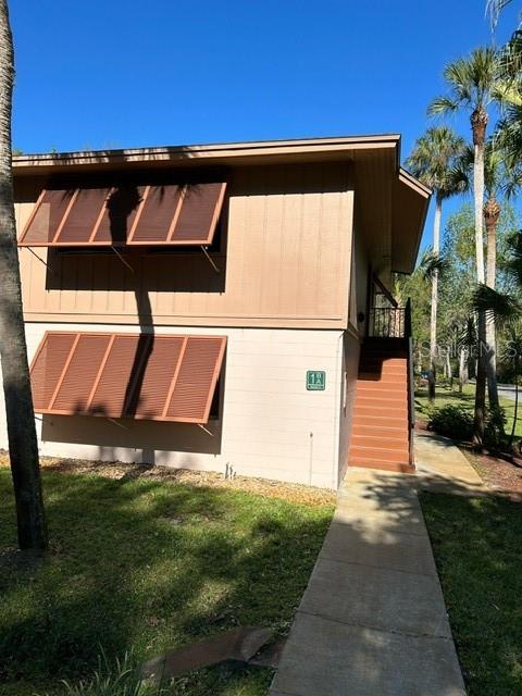 Vacant upstairs unit in complex available for rent. Neat & clean.