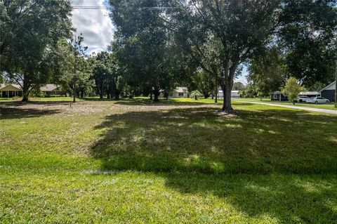 A home in WINTER HAVEN