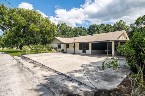 A home in WINTER HAVEN