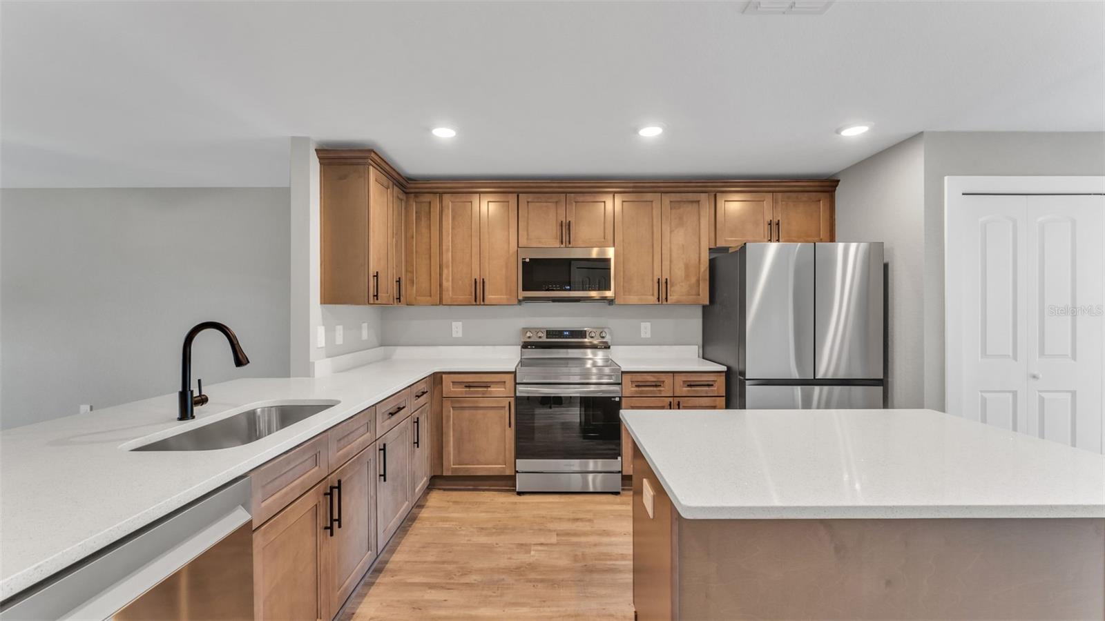 COUNTRY CLUB ESTATES RESUB PT - Residential