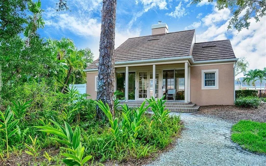 BISHOPSCOURT TOWNHOME ONE - Residential Lease