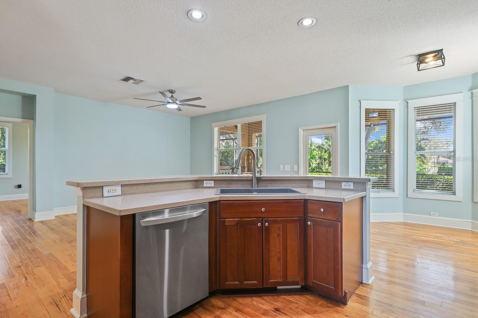 RIVER HILLS COUNTRY CLUB PARCE - Residential Lease