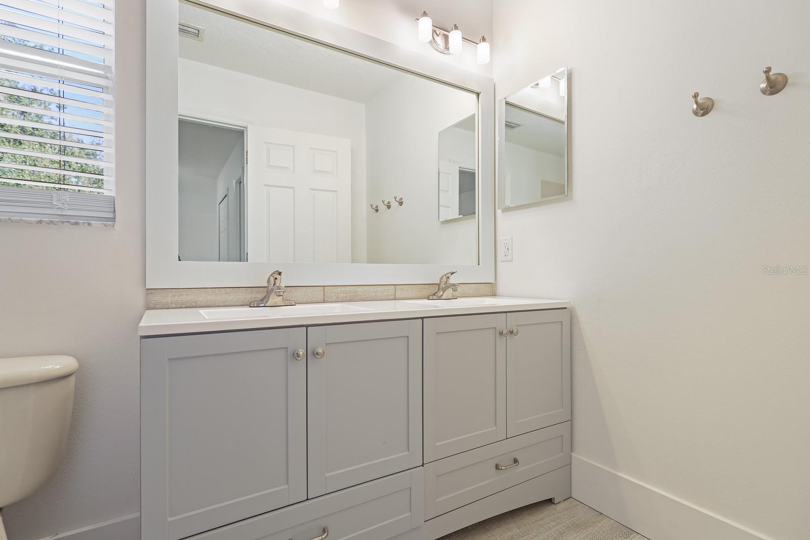 RIVER HILLS COUNTRY CLUB PARCE - Residential Lease