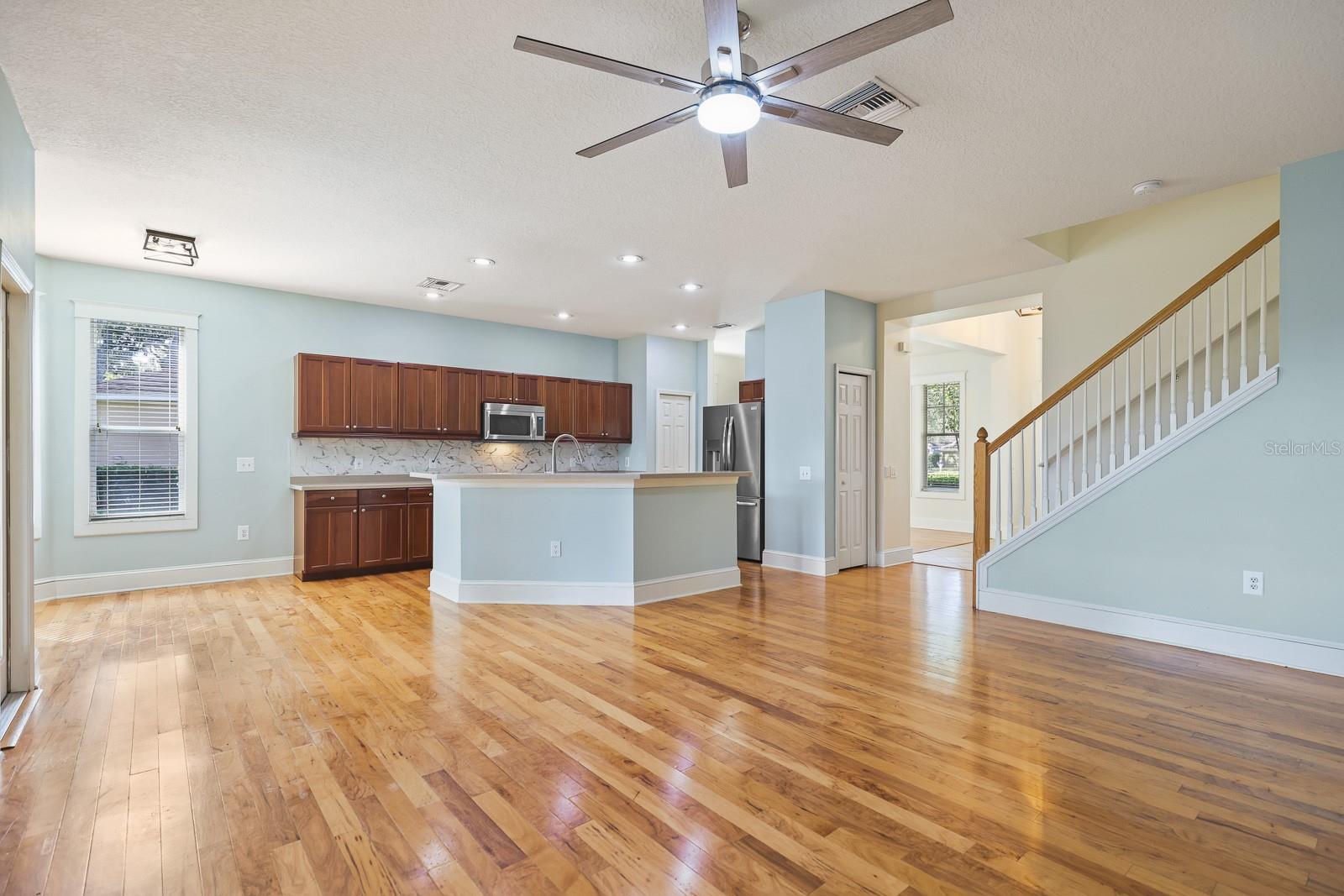 RIVER HILLS COUNTRY CLUB PARCE - Residential Lease