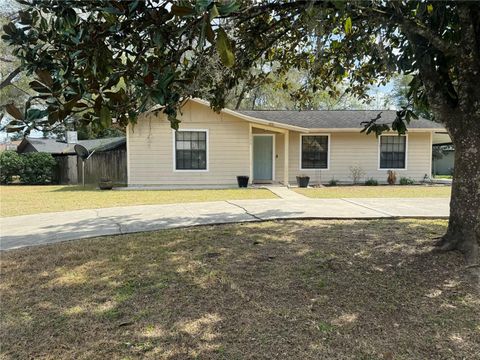Photo of 1724 NE 30th Street, Ocala, FL 34479 (MLS # OM719412)